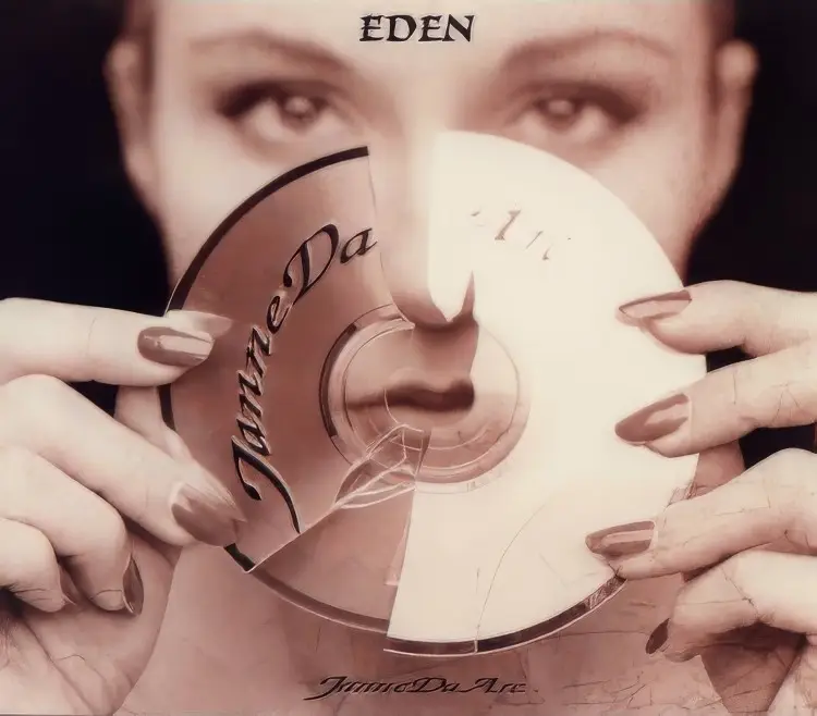 Portada del álbum EDEN ~Kimi ga inai~