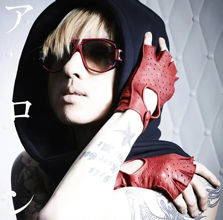Portada del álbum ALONE